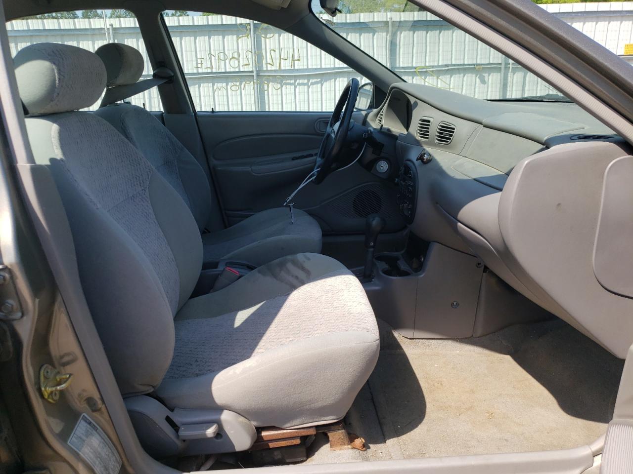 Photo 5 from auction – 2001 FORD ESCORT with VIN 3FAFP13P11R144930