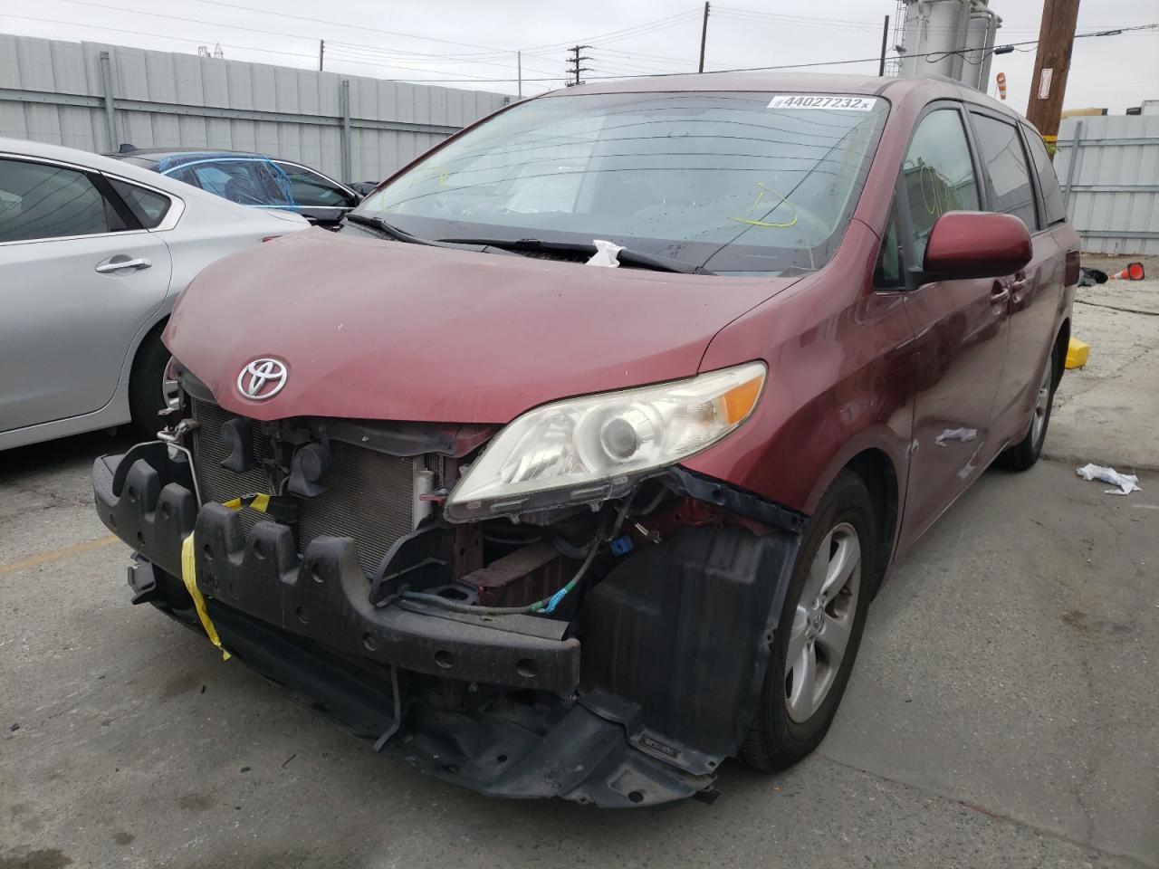 Photo 2 from auction – 2011 TOYOTA SIENNA LE with VIN 5TDKK3DC9BS135311