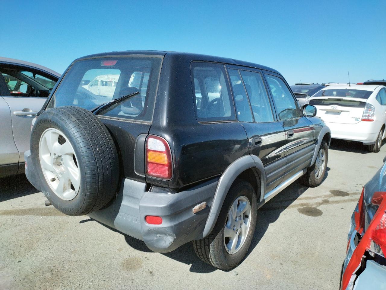 Photo 4 from auction – 1998 TOYOTA RAV4 with VIN JT3HP10V3W0166431