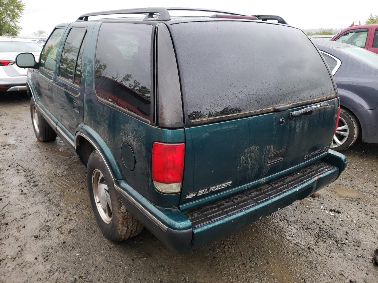 Photo 3 from auction – 1997 CHEVROLET BLAZER with VIN 1GNDT13W8V2238826