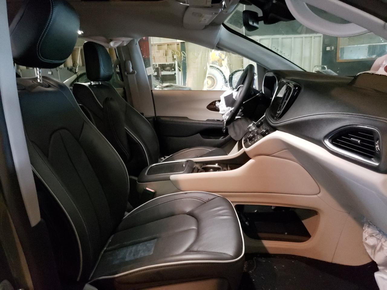 Photo 5 from auction – 2022 CHRYSLER PACIFICA L with VIN 2C4RC1GG2NR131998