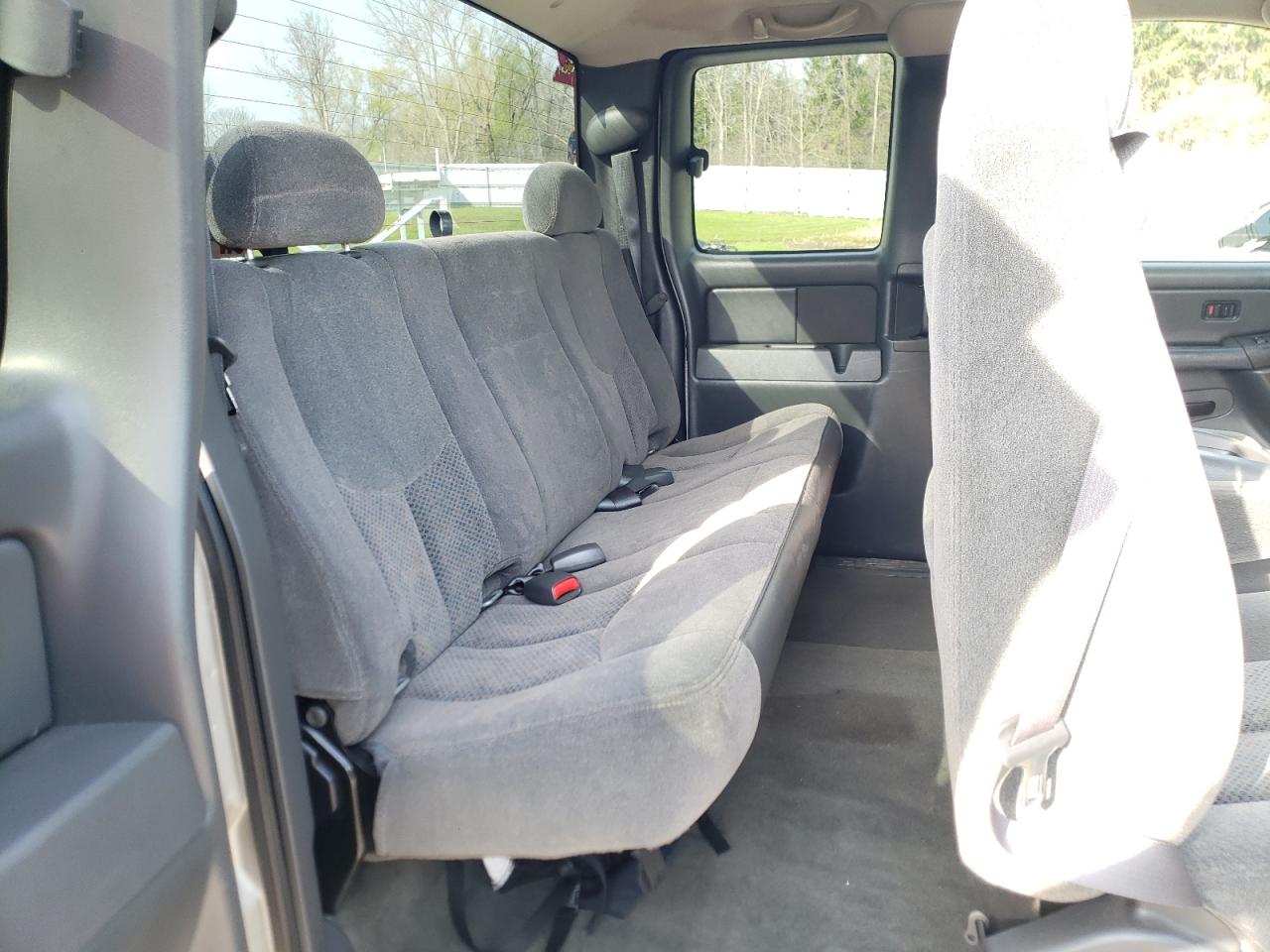 Photo 6 from auction – 2005 CHEVROLET SILVERADO with VIN 1GCEK19Z85Z232856