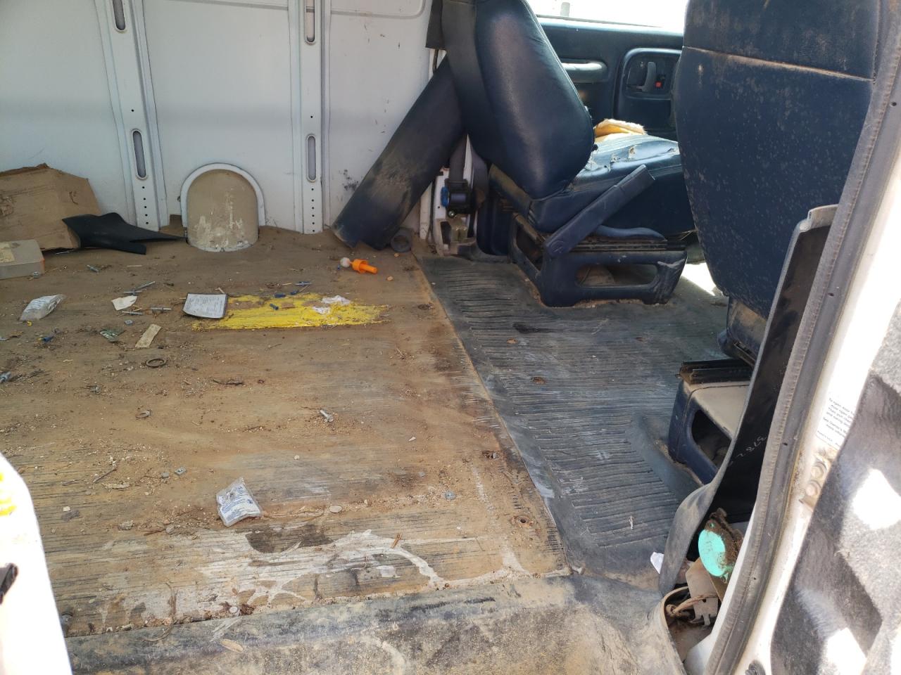 Photo 6 from auction – 2000 CHEVROLET EXPRESS G3 with VIN 1GCHG35R4Y1158340