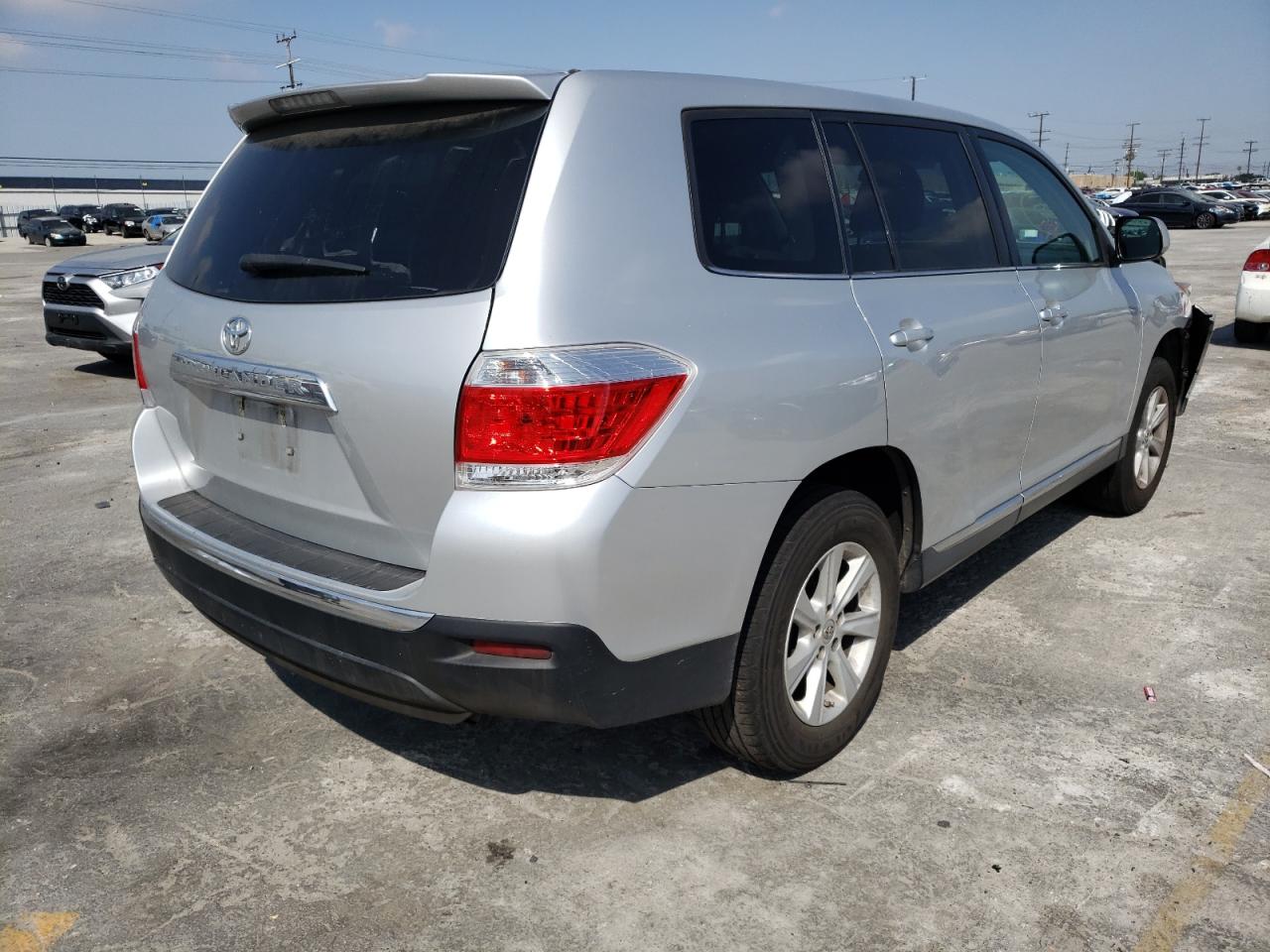 Photo 4 from auction – 2013 TOYOTA HIGHLANDER with VIN 5TDZK3EH2DS121410