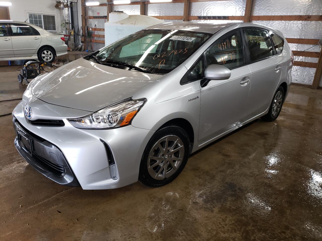 Photo 2 from auction – 2015 TOYOTA PRIUS V with VIN JTDZN3EU4FJ027825
