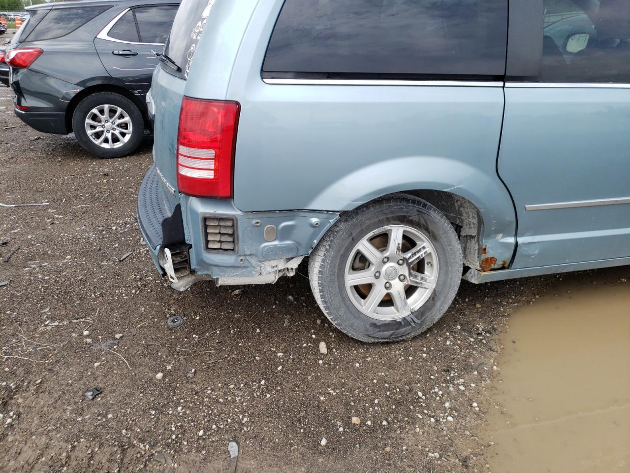 Photo 9 from auction – 2010 CHRYSLER TOWN & COU with VIN 2A4RR5D17AR347856