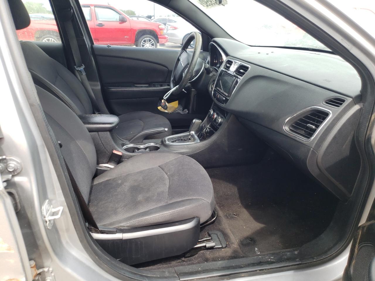 Photo 5 from auction – 2013 CHRYSLER 200 LX with VIN 1C3CCBAB3DN689819