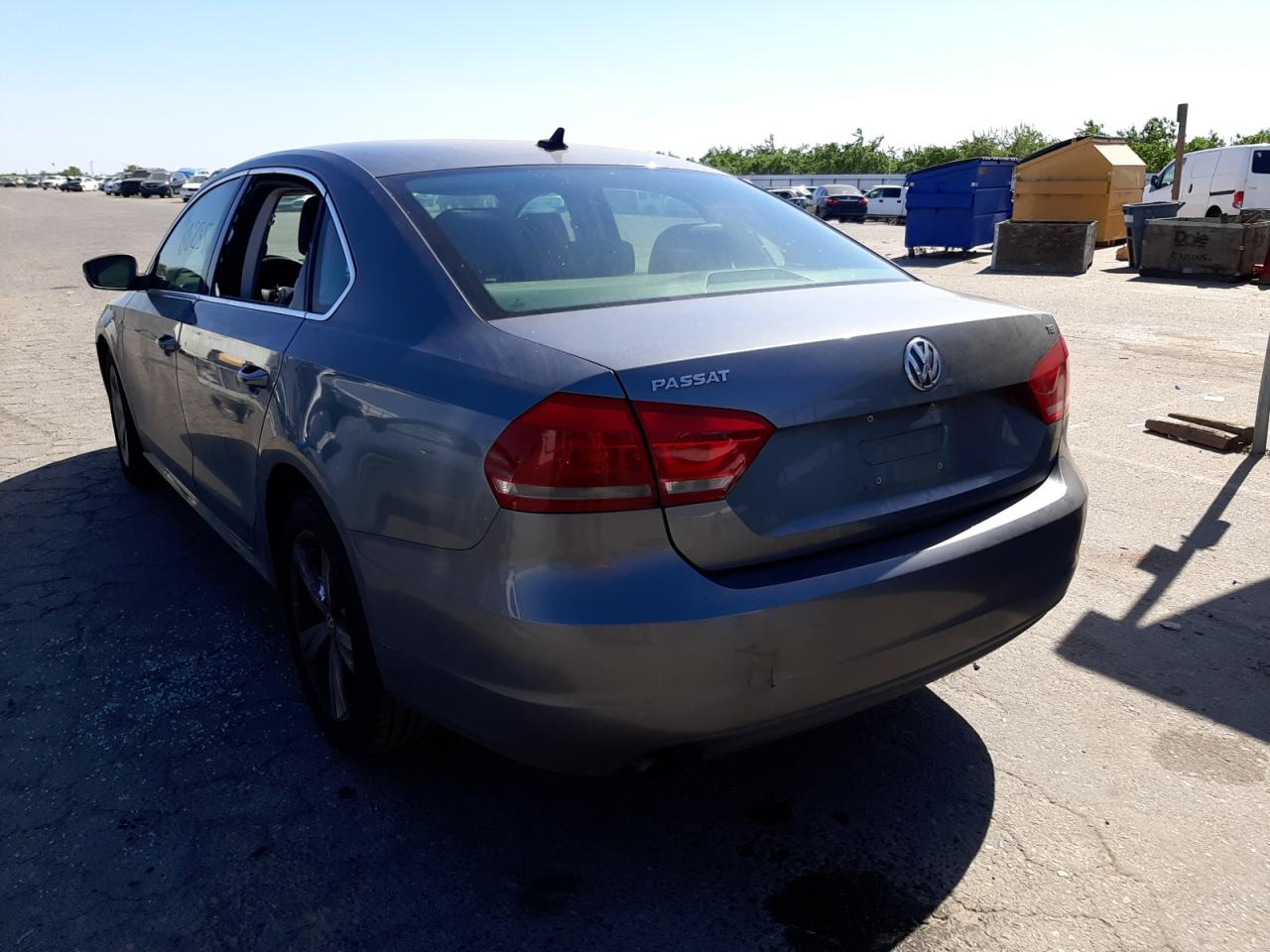 Photo 3 from auction – 2015 VOLKSWAGEN PASSAT S with VIN 1VWAT7A34FC103634