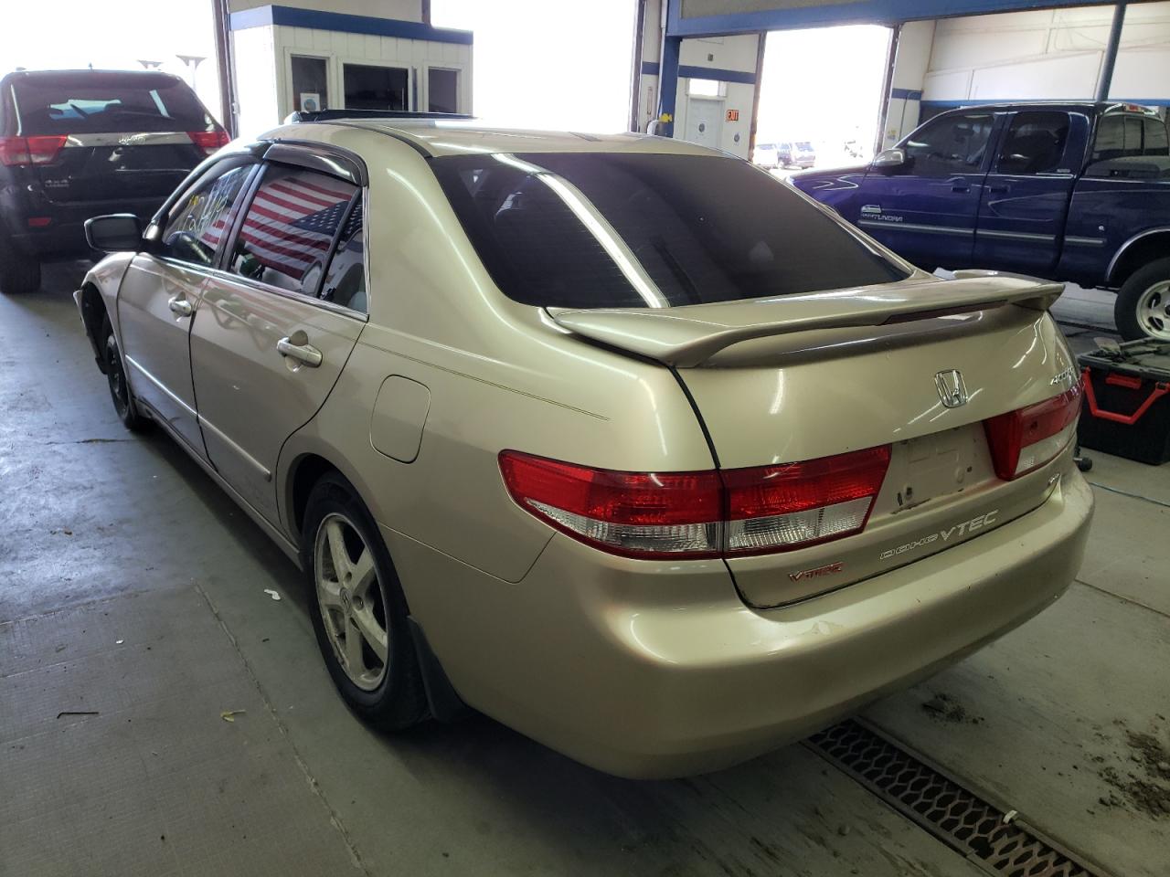 Photo 3 from auction – 2004 HONDA ACCORD EX with VIN 1HGCM56604A037965