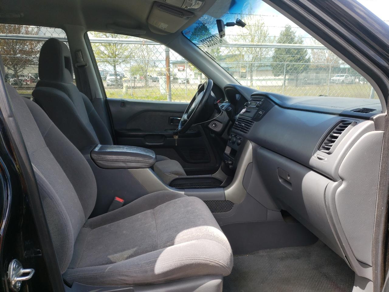 Photo 5 from auction – 2005 HONDA PILOT LX with VIN 2HKYF18115H548054