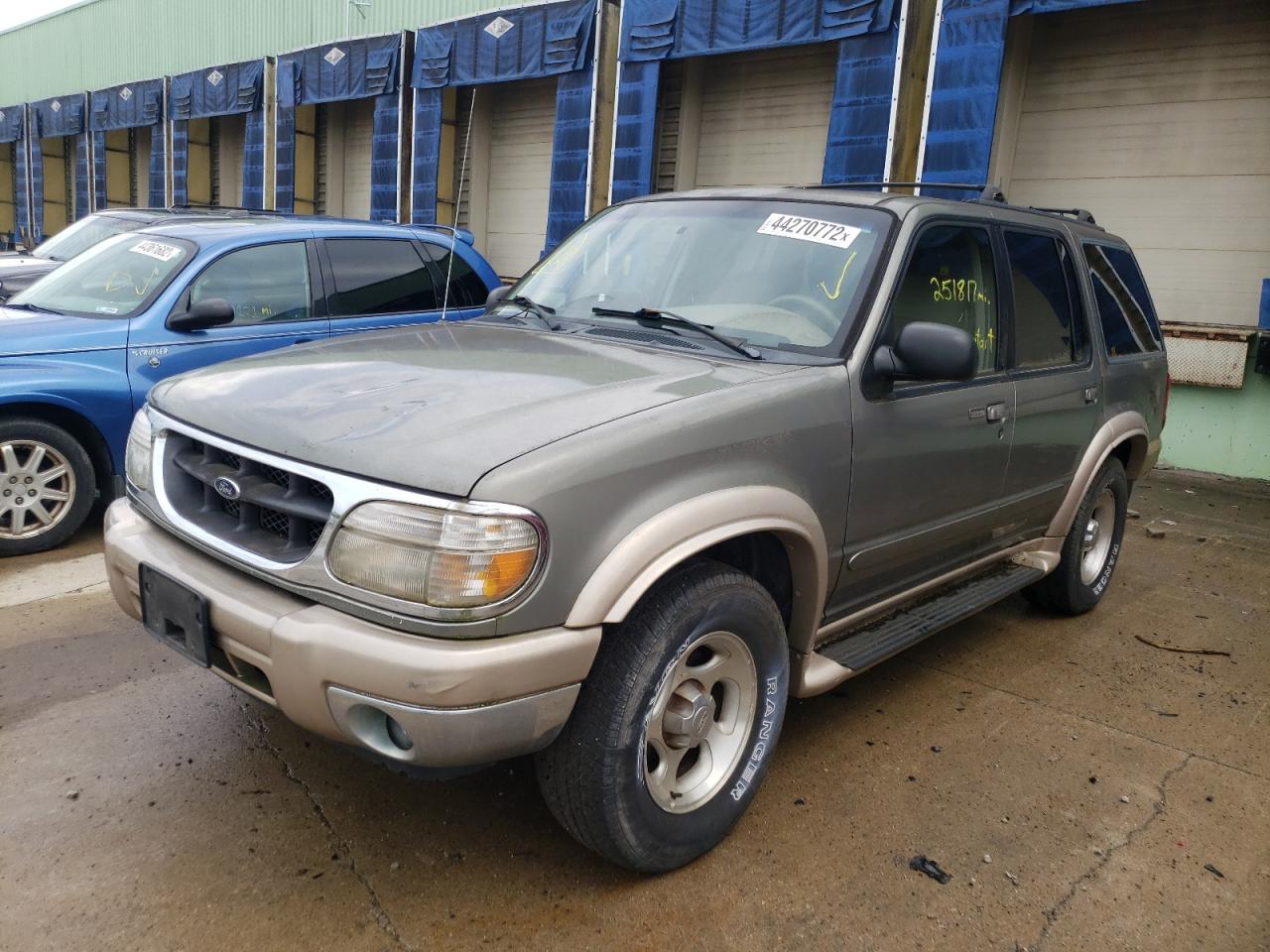Photo 2 from auction – 2000 FORD EXPLORER E with VIN 1FMDU74E8YZA64388