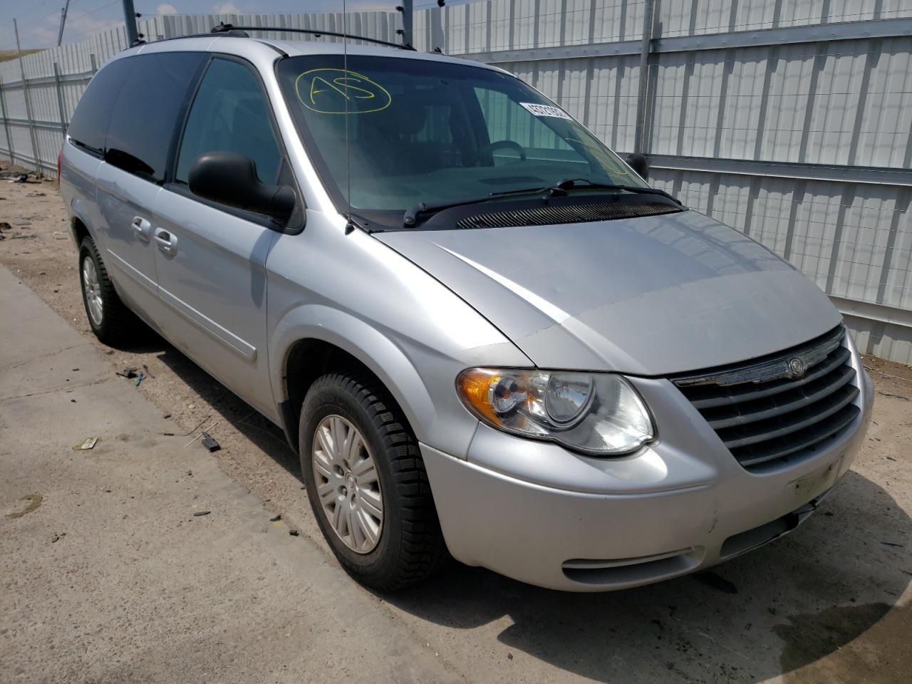 Photo 13 from auction – 2005 CHRYSLER TOWN & COU with VIN 2C4GP44R55R214103