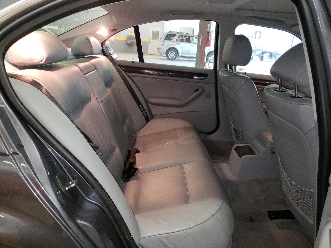 Photo 6 from auction – 2003 BMW 330 I with VIN WBAEV53463KM02551
