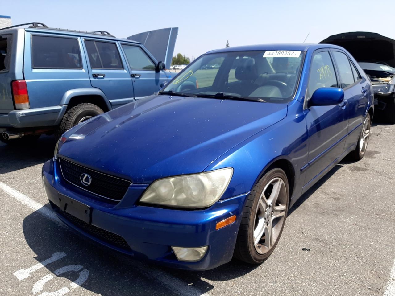 Photo 2 from auction – 2002 LEXUS IS 300 with VIN JTHBD192920052168