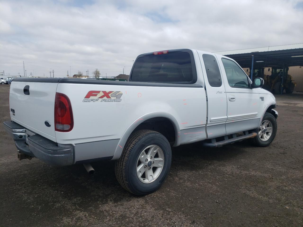 Photo 4 from auction – 2002 FORD F150 with VIN 1FTRX18L82NA64218