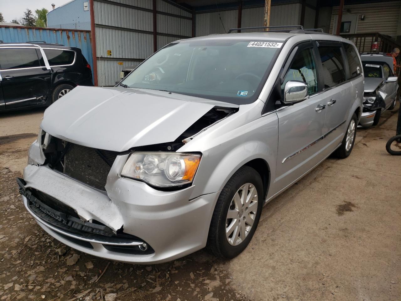 Photo 2 from auction – 2012 CHRYSLER TOWN & COU with VIN 2C4RC1CG7CR314106