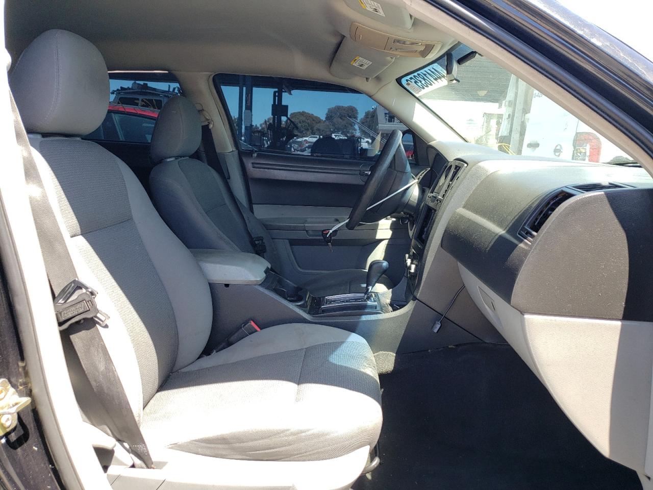 Photo 5 from auction – 2006 CHRYSLER 300 with VIN 2C3KA43R26H466061