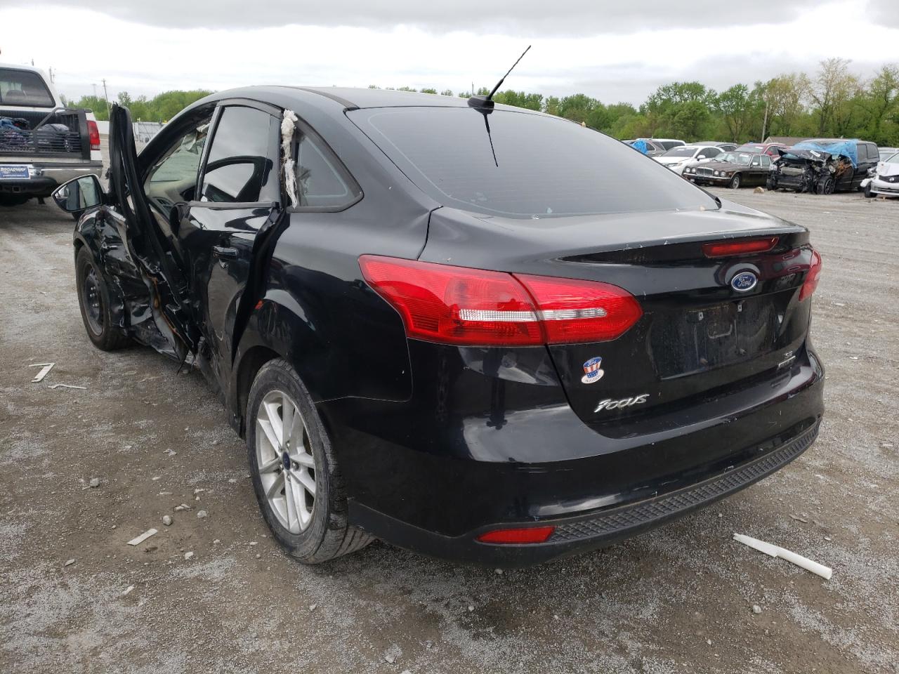 Photo 3 from auction – 2015 FORD FOCUS SE with VIN 1FADP3F29FL385109