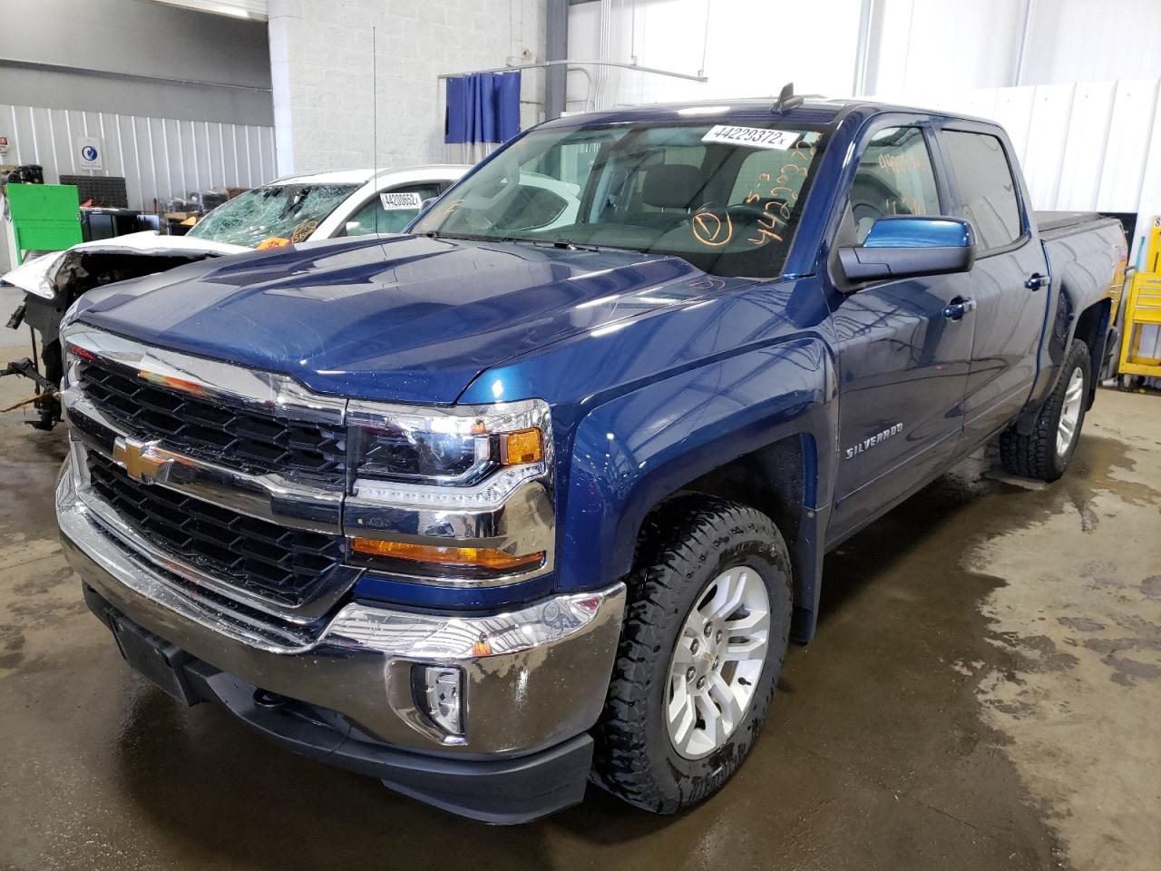 Photo 2 from auction – 2017 CHEVROLET SILVERADO with VIN 3GCUKREC8HG263203