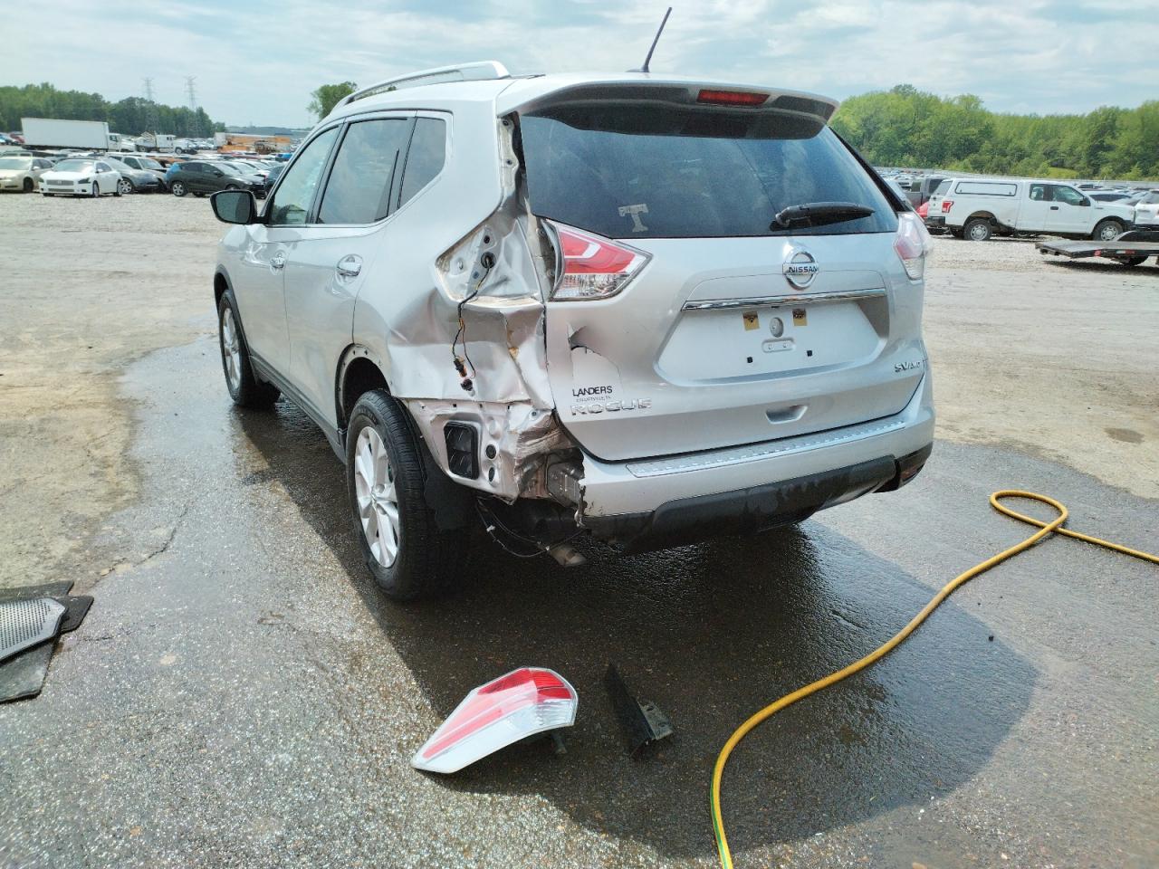 Photo 3 from auction – 2015 NISSAN ROGUE S with VIN KNMAT2MV7FP570302