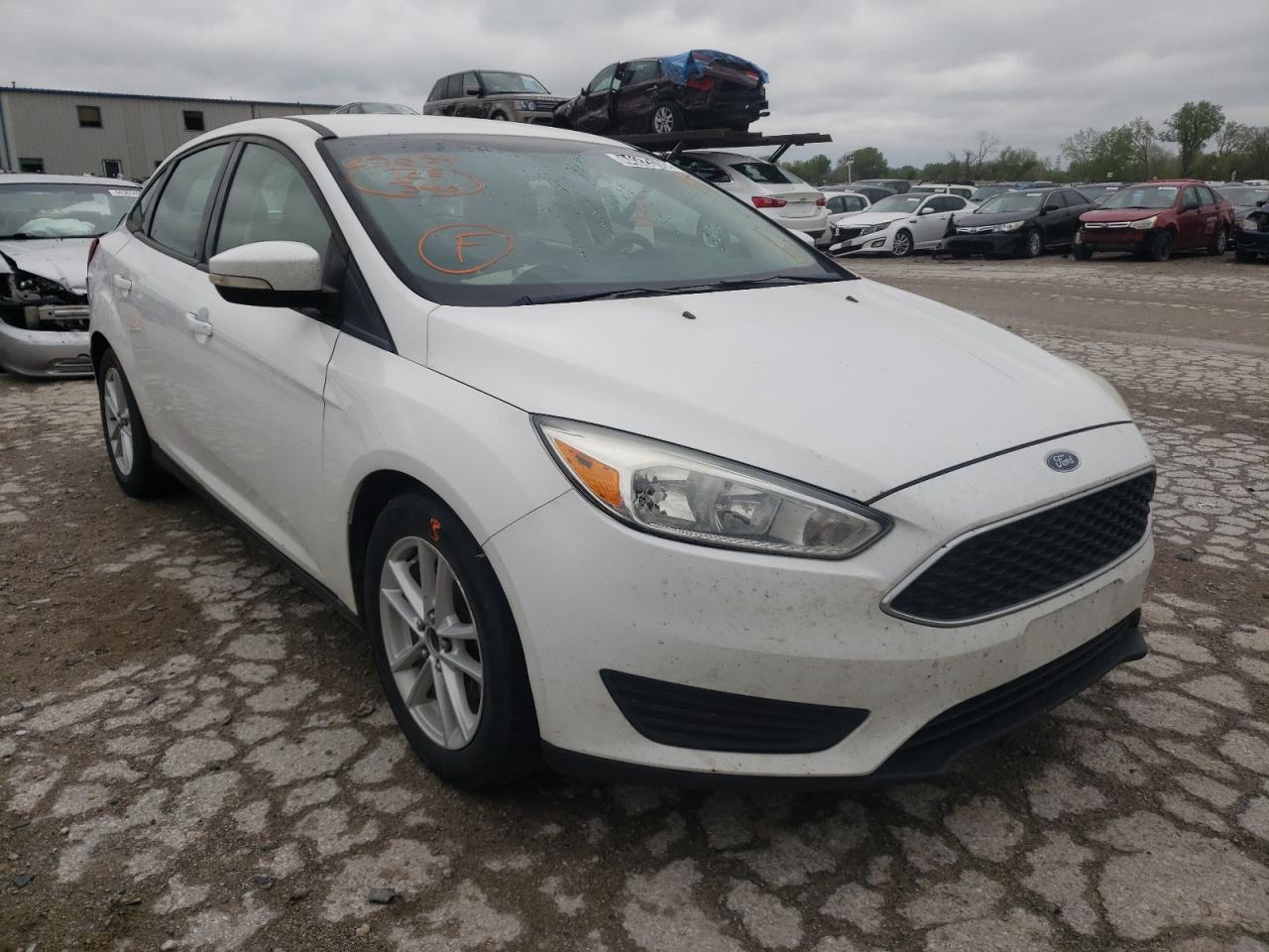 FORD FOCUS SE 2015 with VIN 1FADP3F28FL250154 - Photo from auction