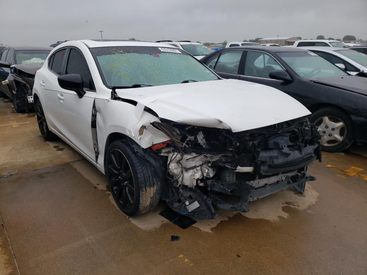 Photo 1 from auction – 2014 MAZDA 3 GRAND TO with VIN JM1BM1M76E1195582