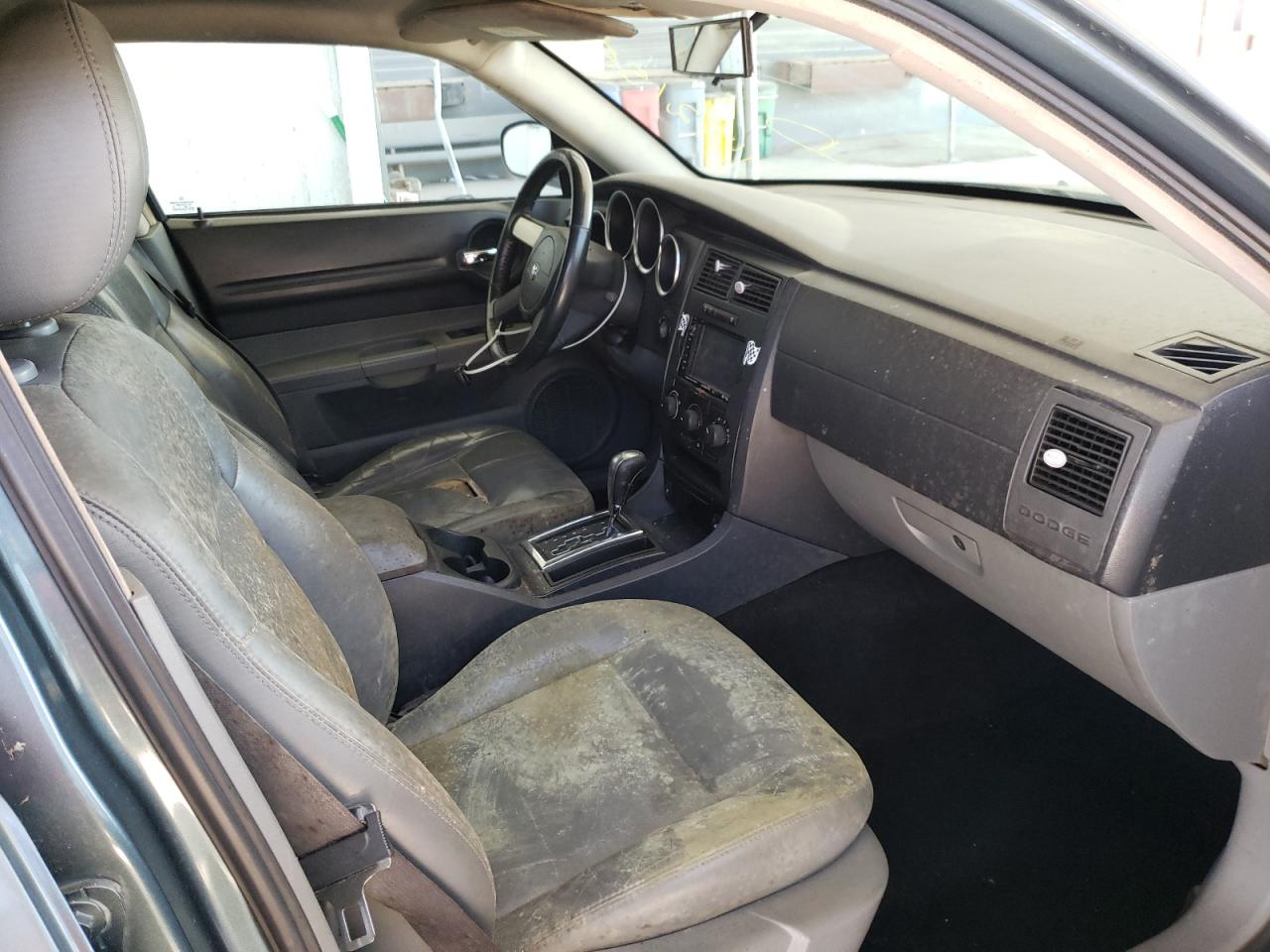 Photo 5 from auction – 2005 DODGE MAGNUM SXT with VIN 2D8FV48V15H531876