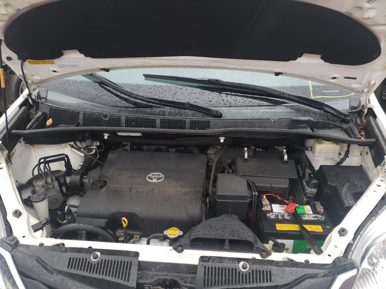 Photo 7 from auction – 2014 TOYOTA SIENNA LE with VIN 5TDJK3DC3ES091578