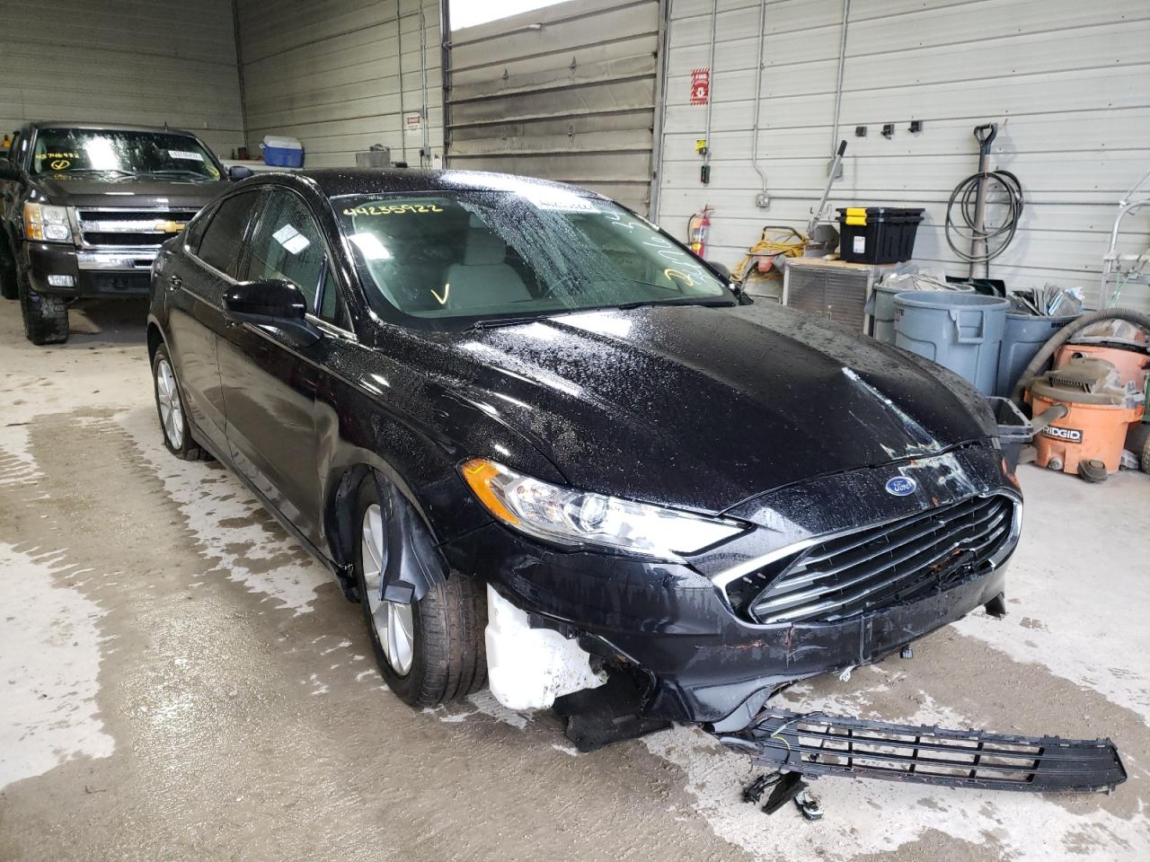 FORD FUSION SE 2019 with VIN 3FA6P0HD5KR123542 - Photo from auction