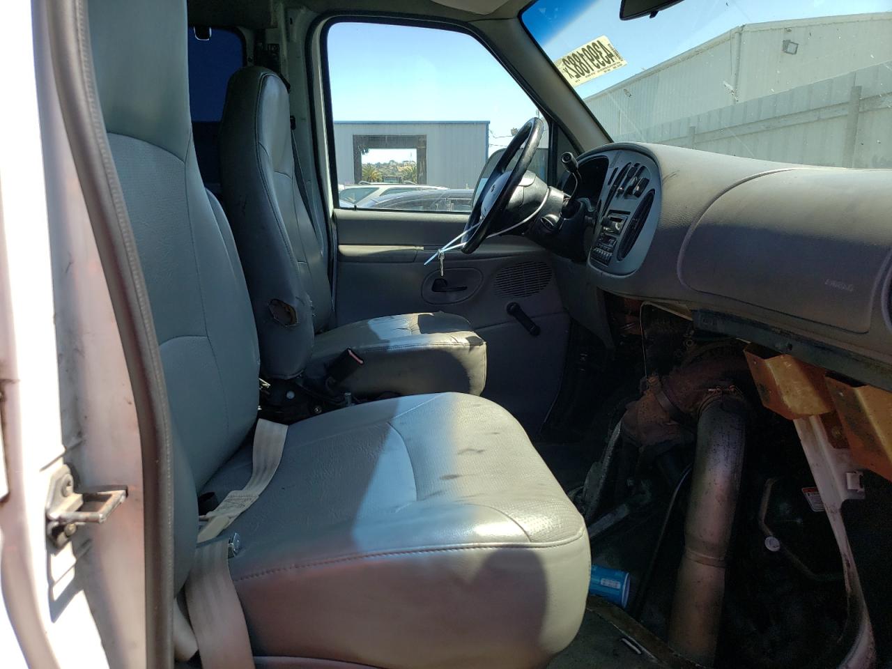 Photo 5 from auction – 2001 FORD ECONOLINE with VIN 1FBSS31F21HB74859