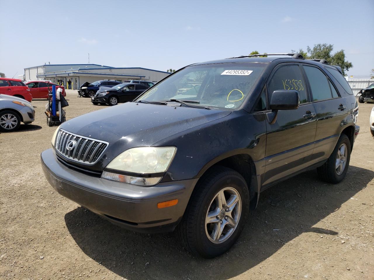 Photo 2 from auction – 2001 LEXUS RX 300 with VIN JTJHF10U810175511