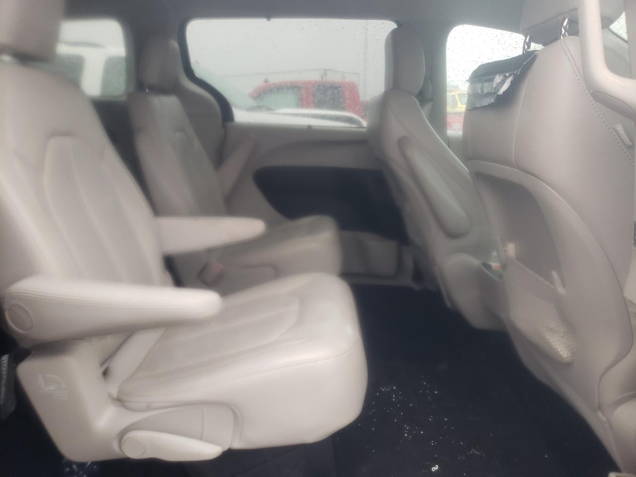 Photo 6 from auction – 2018 CHRYSLER PACIFICA T with VIN 2C4RC1BG1JR102249