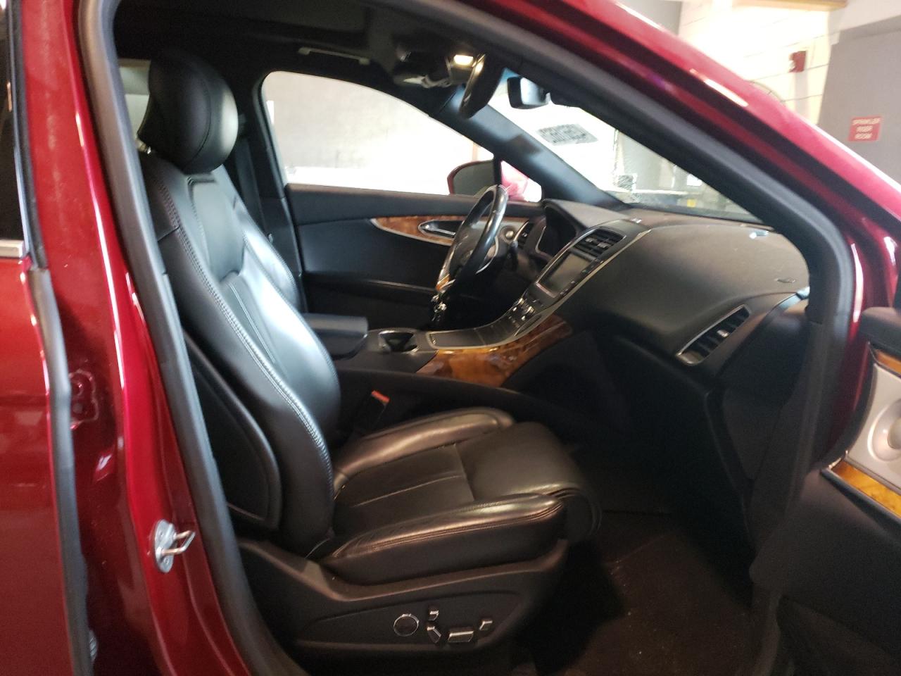 Photo 5 from auction – 2016 LINCOLN MKX RESERV with VIN 2LMTJ8LR5GBL41275