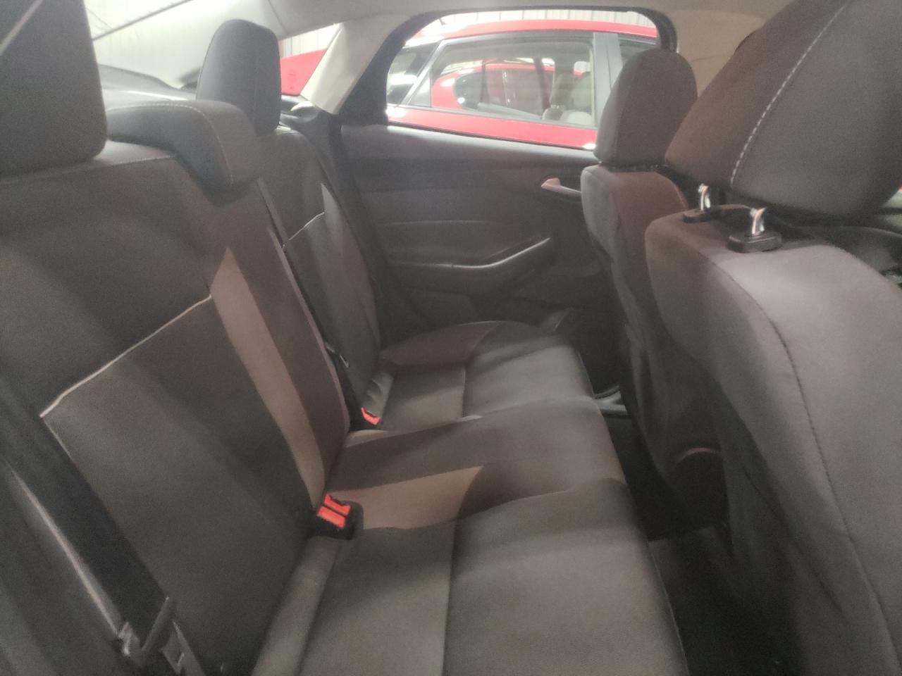 Photo 6 from auction – 2014 FORD FOCUS SE with VIN 1FADP3F27EL427713