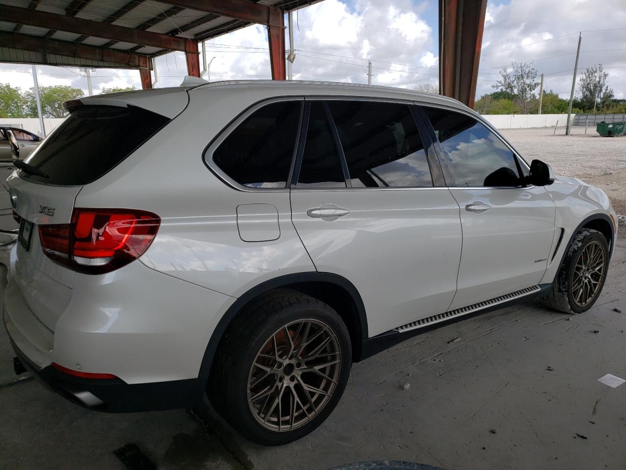 Photo 4 from auction – 2015 BMW X5 XDRIVE5 with VIN 5UXKR6C51F0J79293