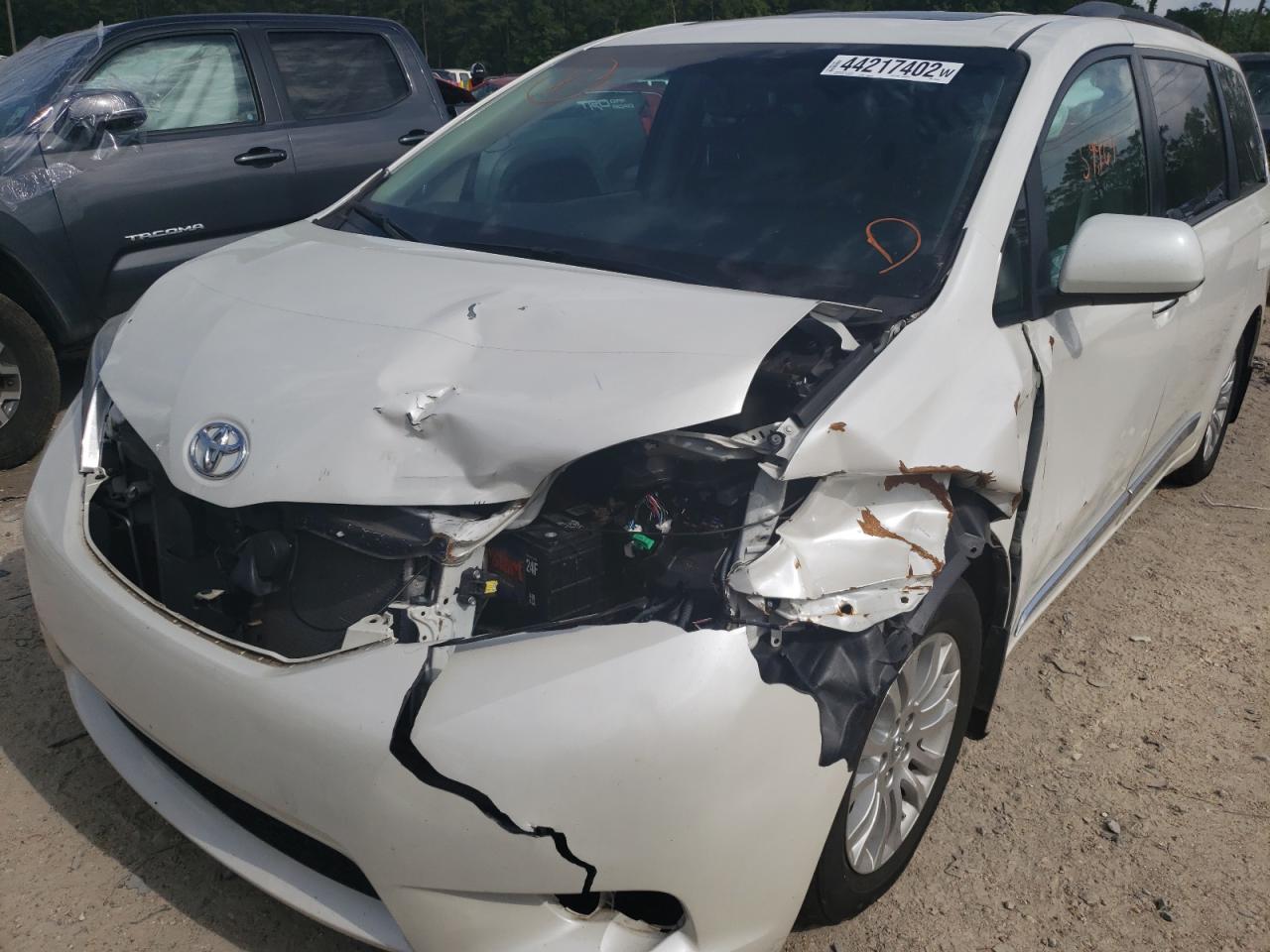 Photo 9 from auction – 2017 TOYOTA SIENNA XLE with VIN 5TDYZ3DC0HS790102
