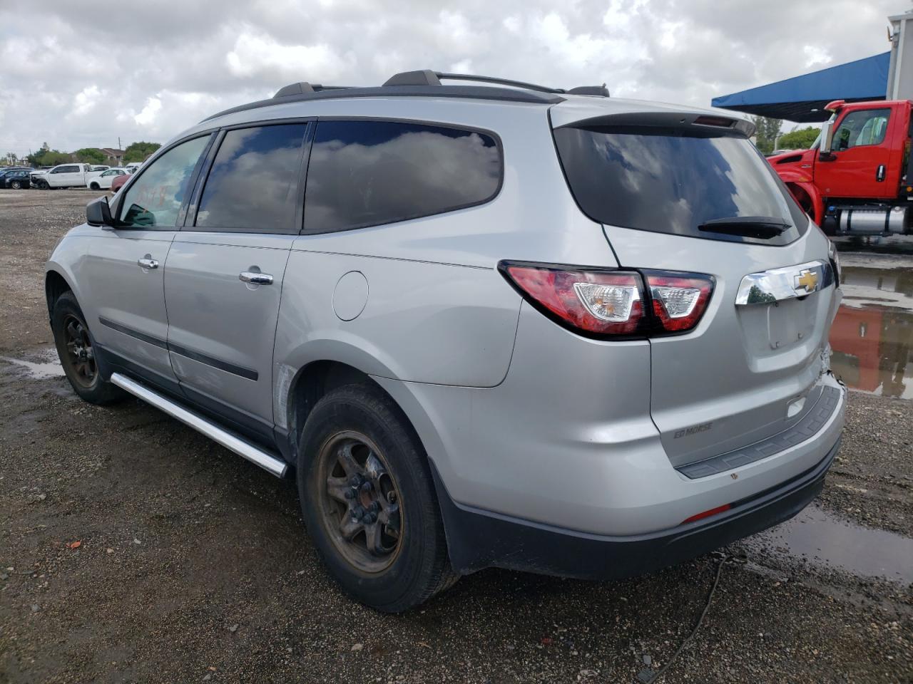 Photo 3 from auction – 2016 CHEVROLET TRAVERSE L with VIN 1GNKRFKD8GJ135269