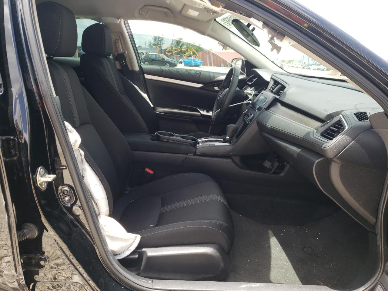 Photo 5 from auction – 2019 HONDA CIVIC LX with VIN 19XFC2F6XKE045403