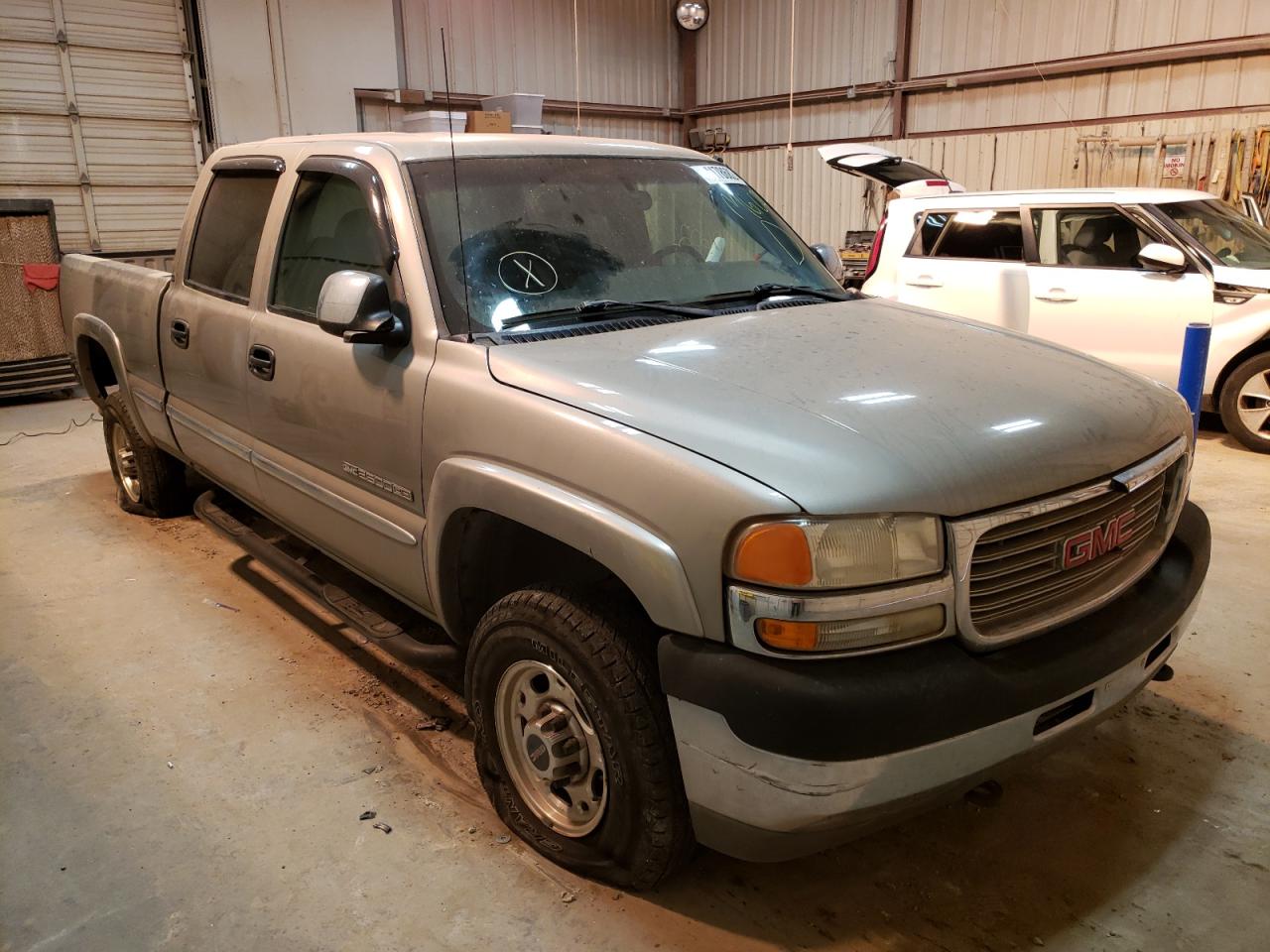 GMC SIERRA C25 2002 with VIN 1GTHC23U02F136861 - Photo from auction