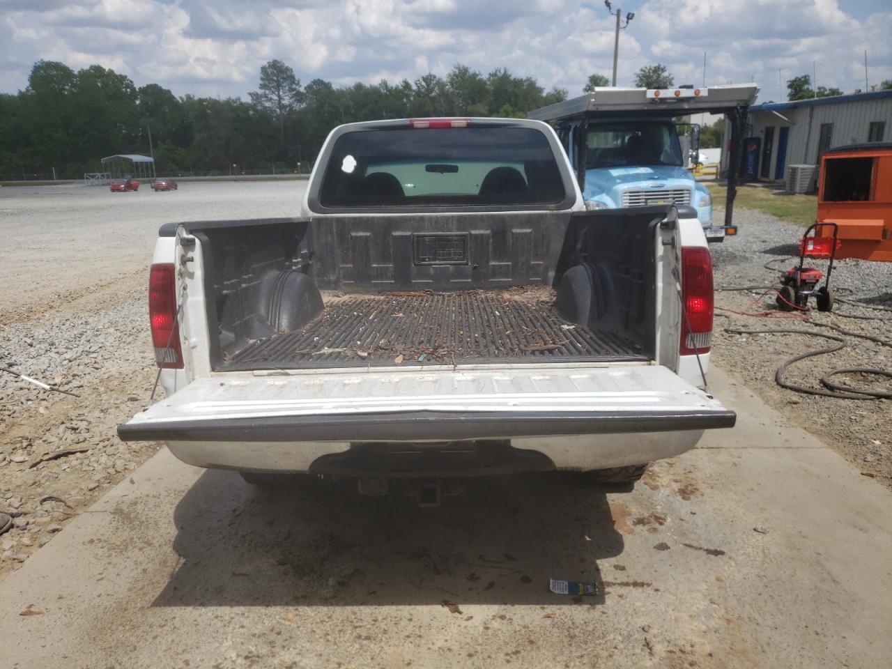 Photo 9 from auction – 2000 FORD F150 with VIN 1FTRX17W5YNA43461