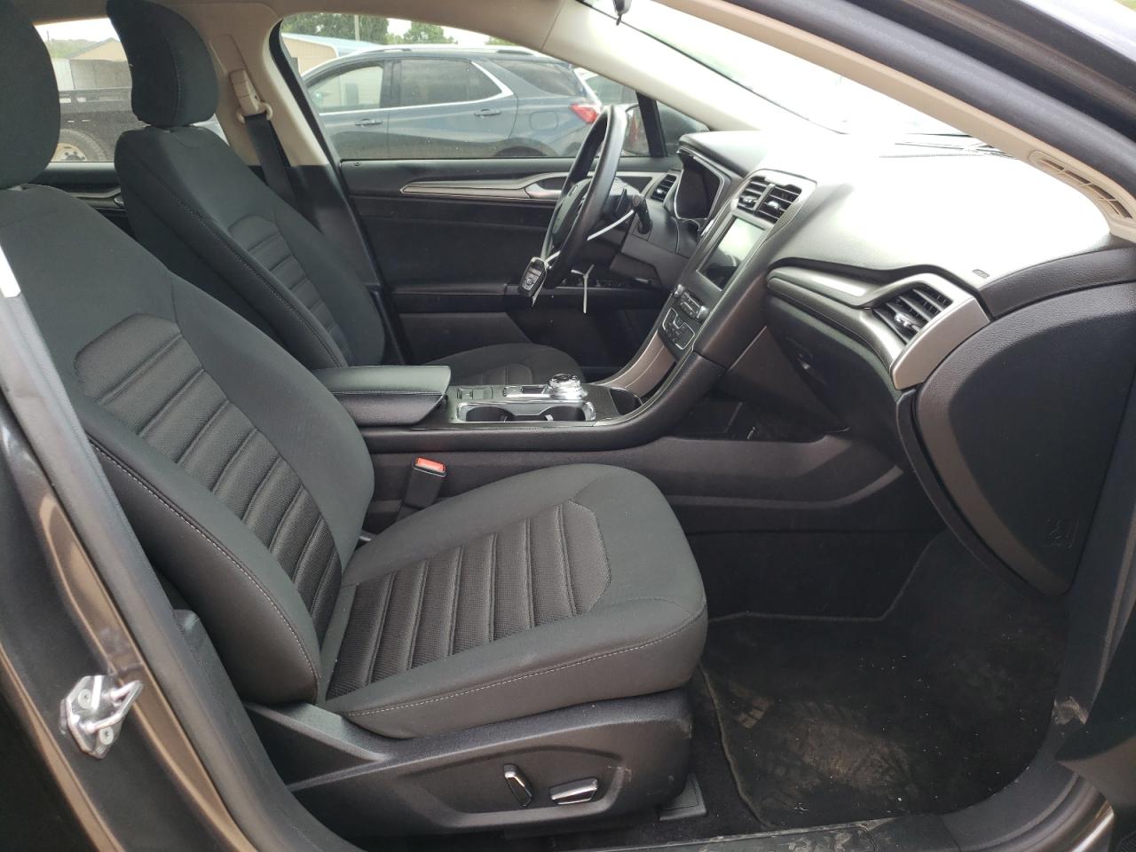Photo 5 from auction – 2017 FORD FUSION SE with VIN 3FA6P0HD8HR269944