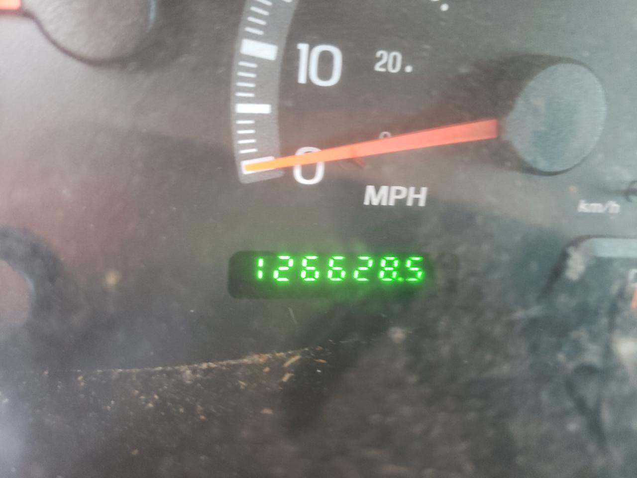 Photo 8 from auction – 2000 FORD F150 with VIN 1FTRX17W5YNA43461