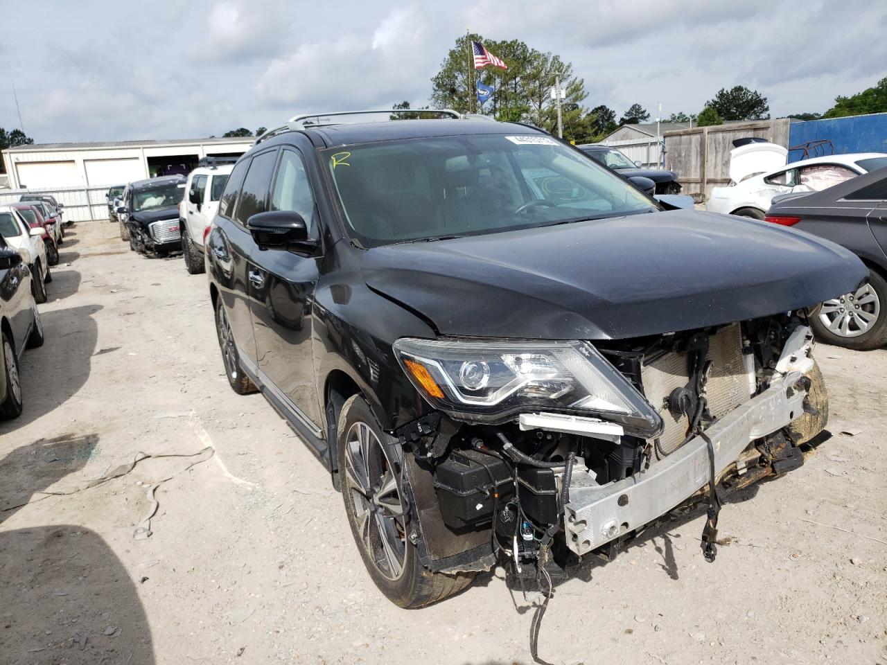 NISSAN PATHFINDER 2017 with VIN 5N1DR2MN0HC607773 - Photo from auction