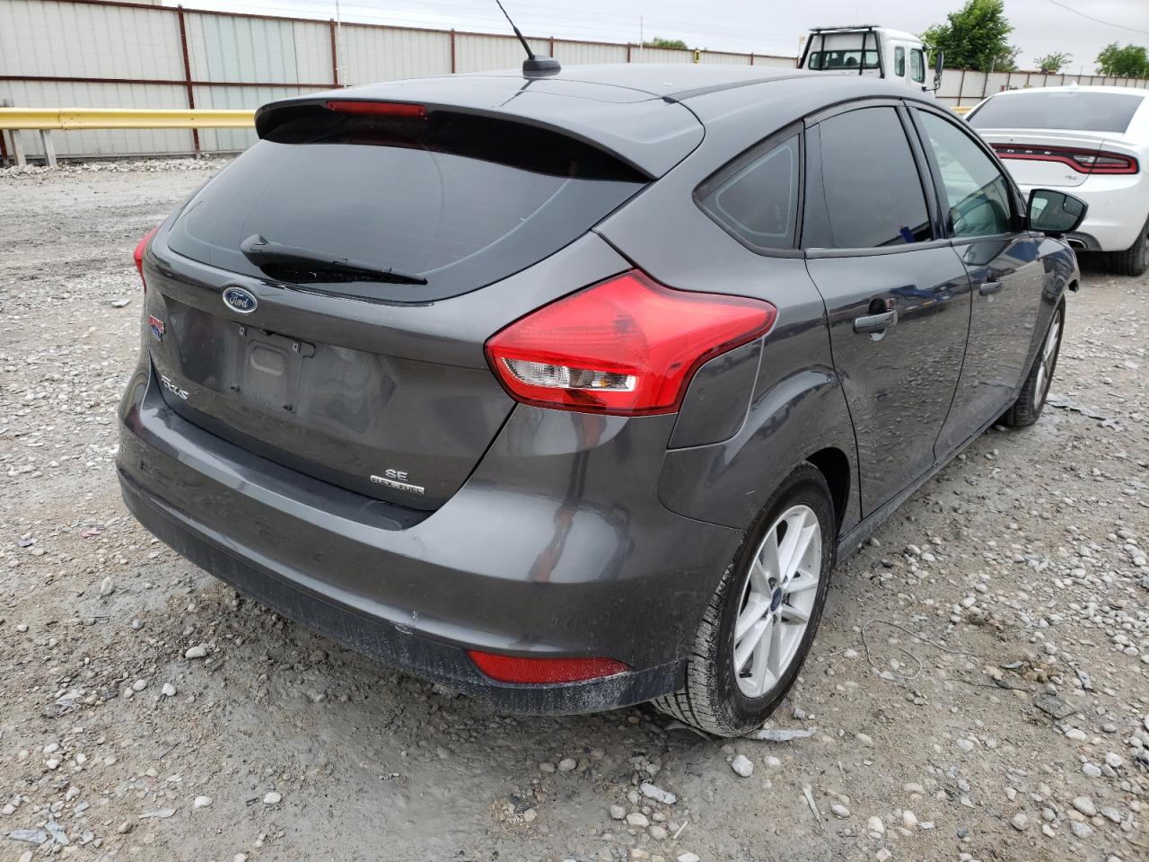 Foto 4 de la subasta – 2015 FORD FOCUS SE con VIN 1FADP3K25FL230854
