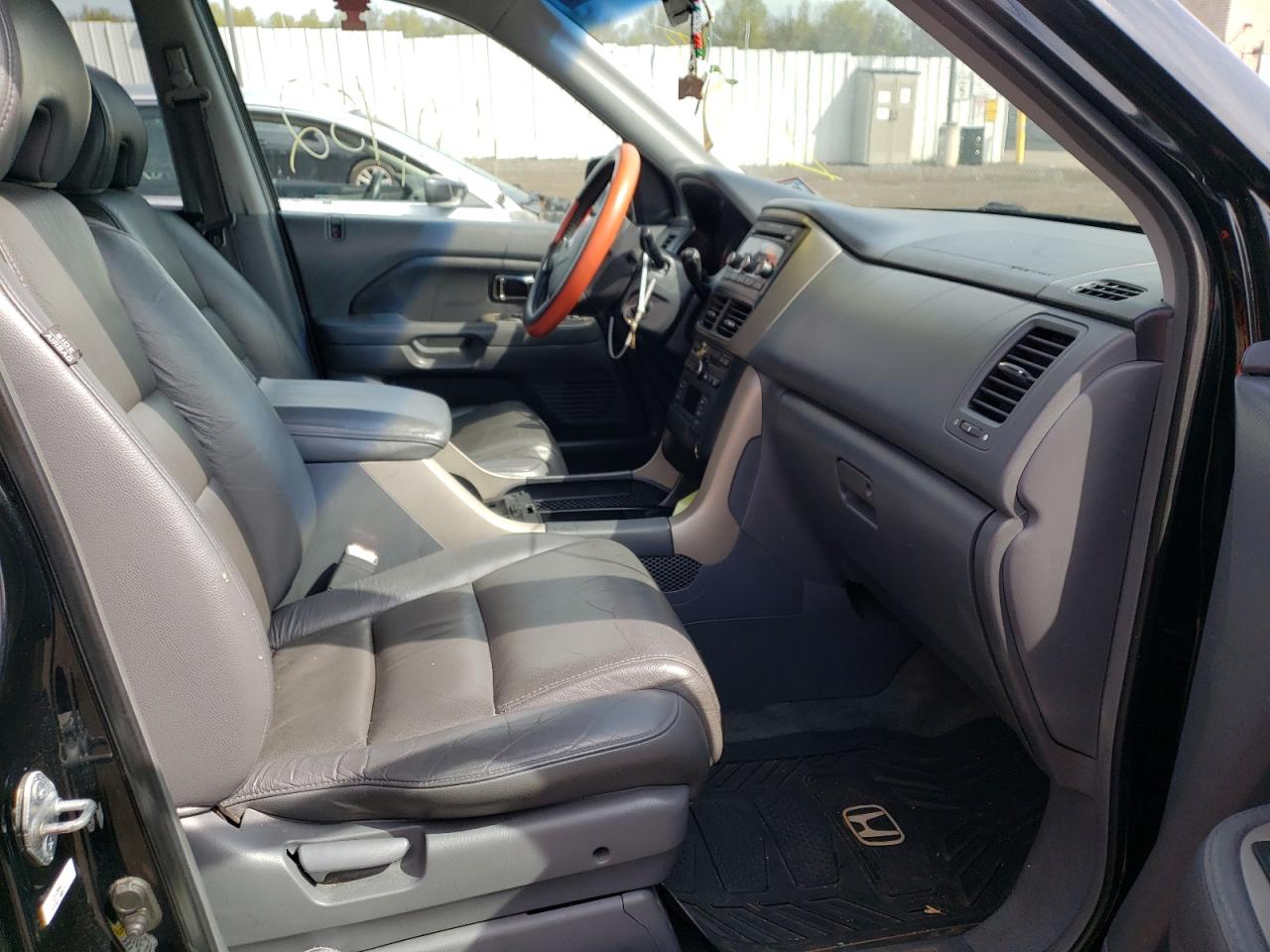 Photo 5 from auction – 2006 HONDA PILOT EX with VIN 2HKYF18556H564732