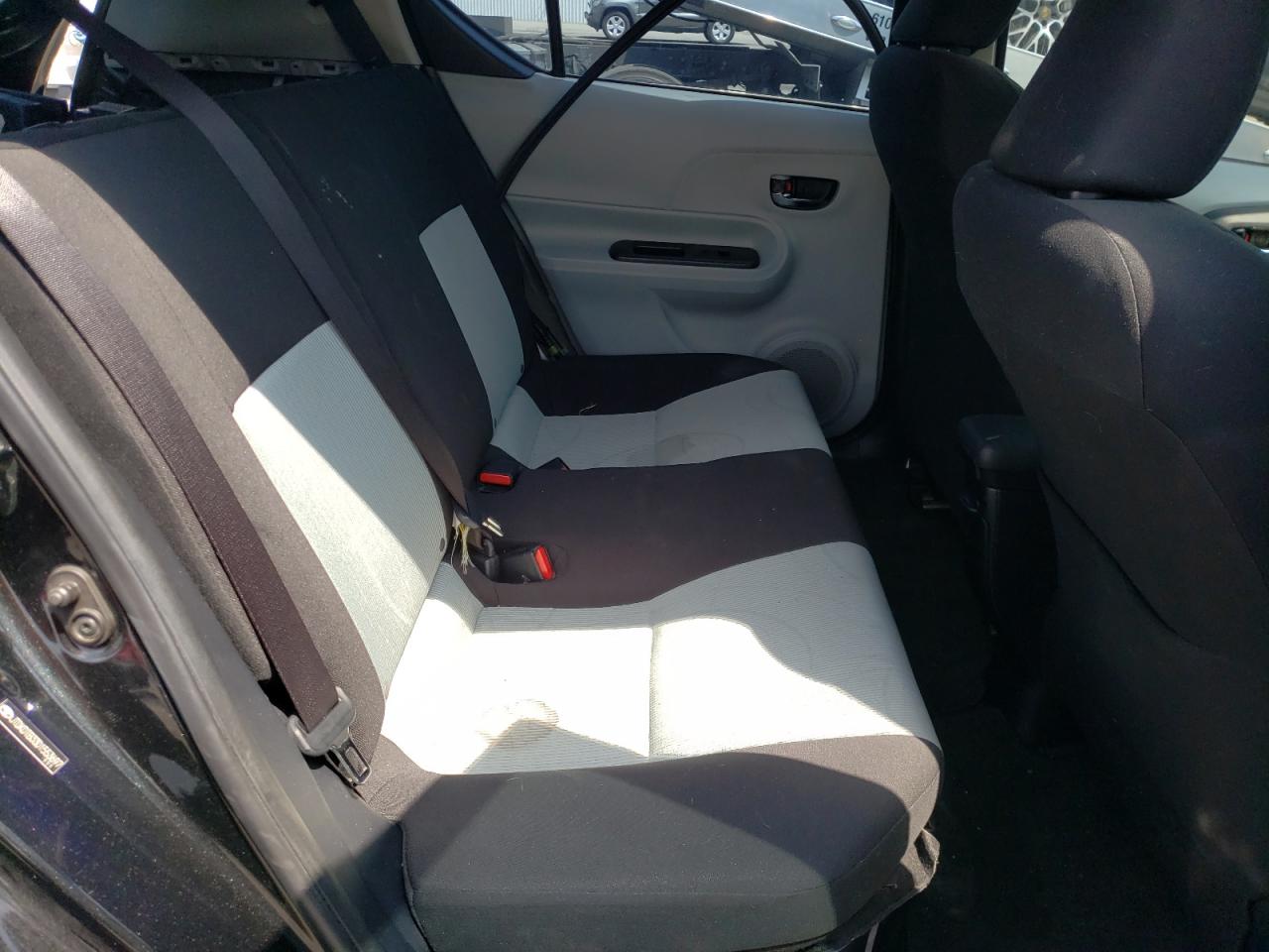 Photo 6 from auction – 2013 TOYOTA PRIUS C with VIN JTDKDTB33D1553697