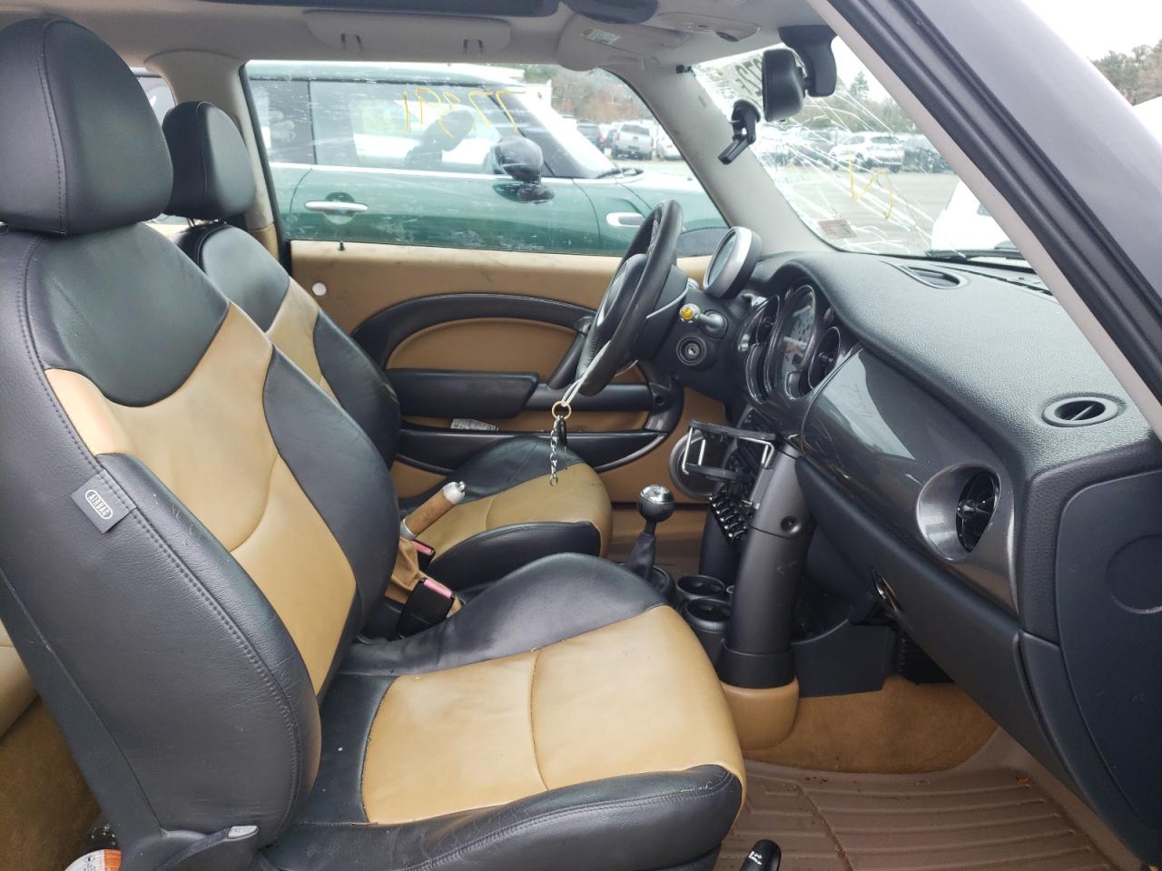 Photo 5 from auction – 2006 MINI COOPER S with VIN WMWRE33516TL19218