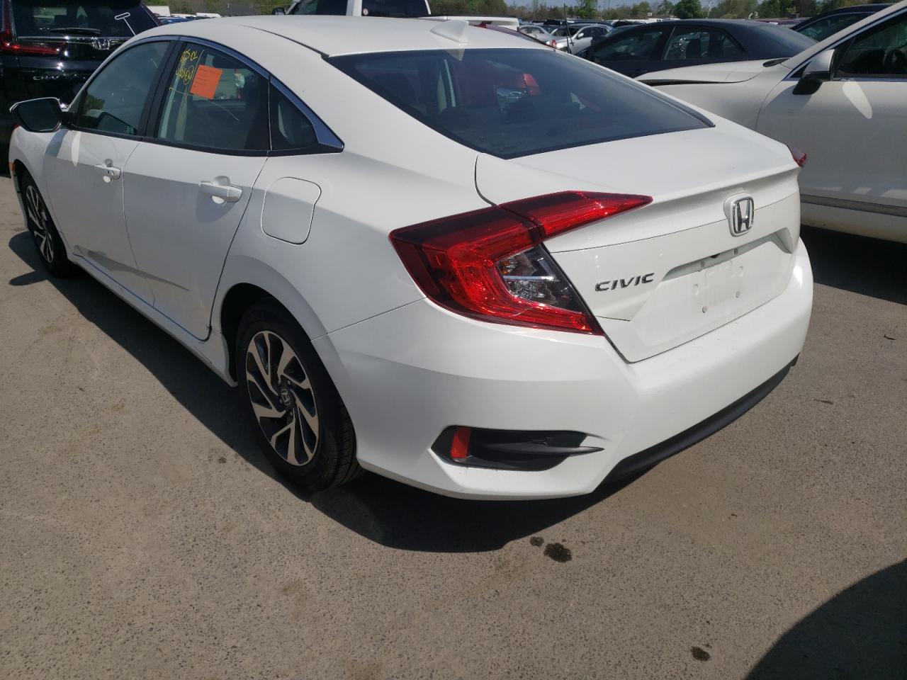 Photo 3 from auction – 2018 HONDA CIVIC EX with VIN 19XFC2F78JE205317