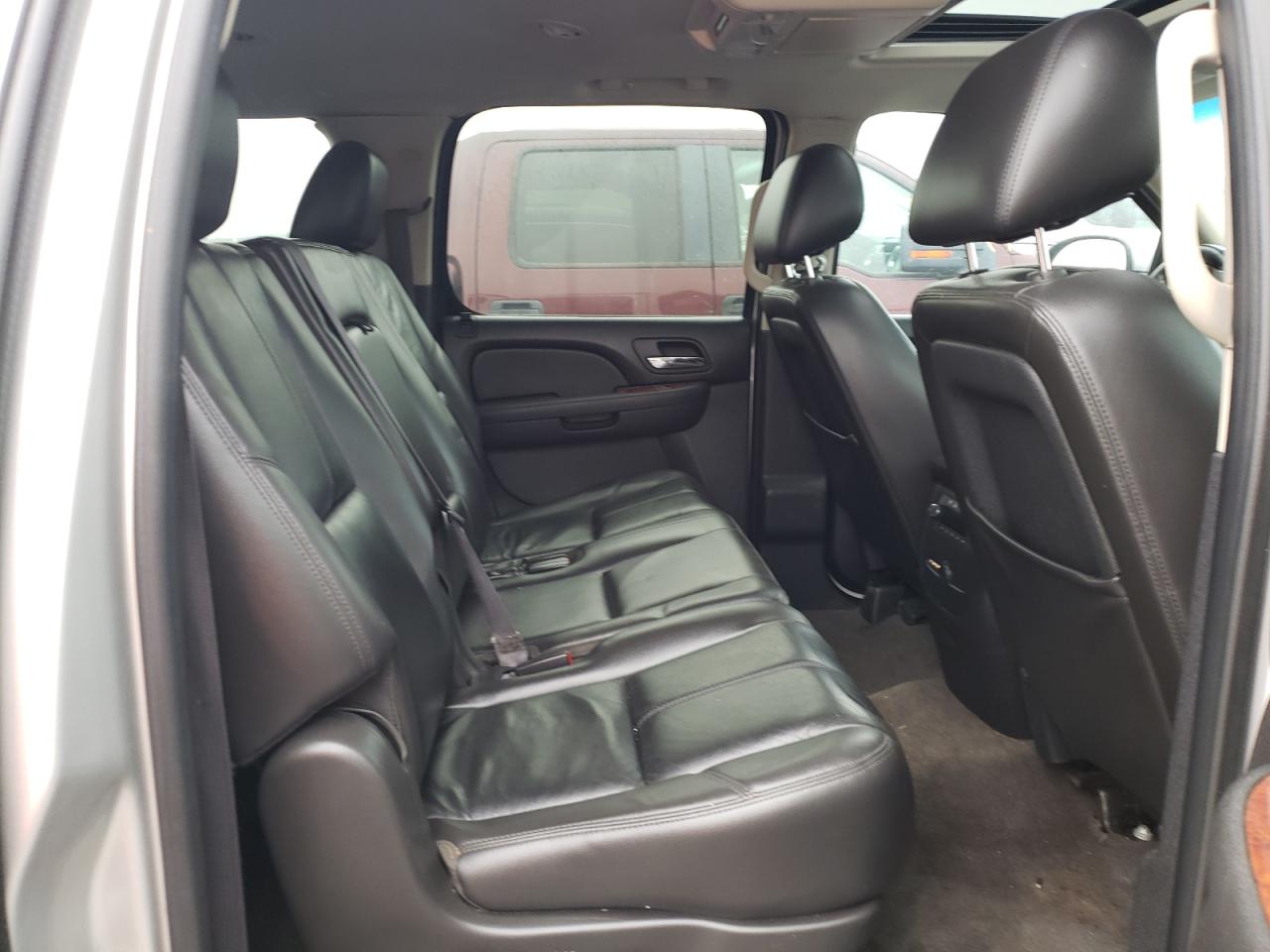 Photo 6 from auction – 2011 CHEVROLET SUBURBAN C with VIN 1GNSCJE03BR325438