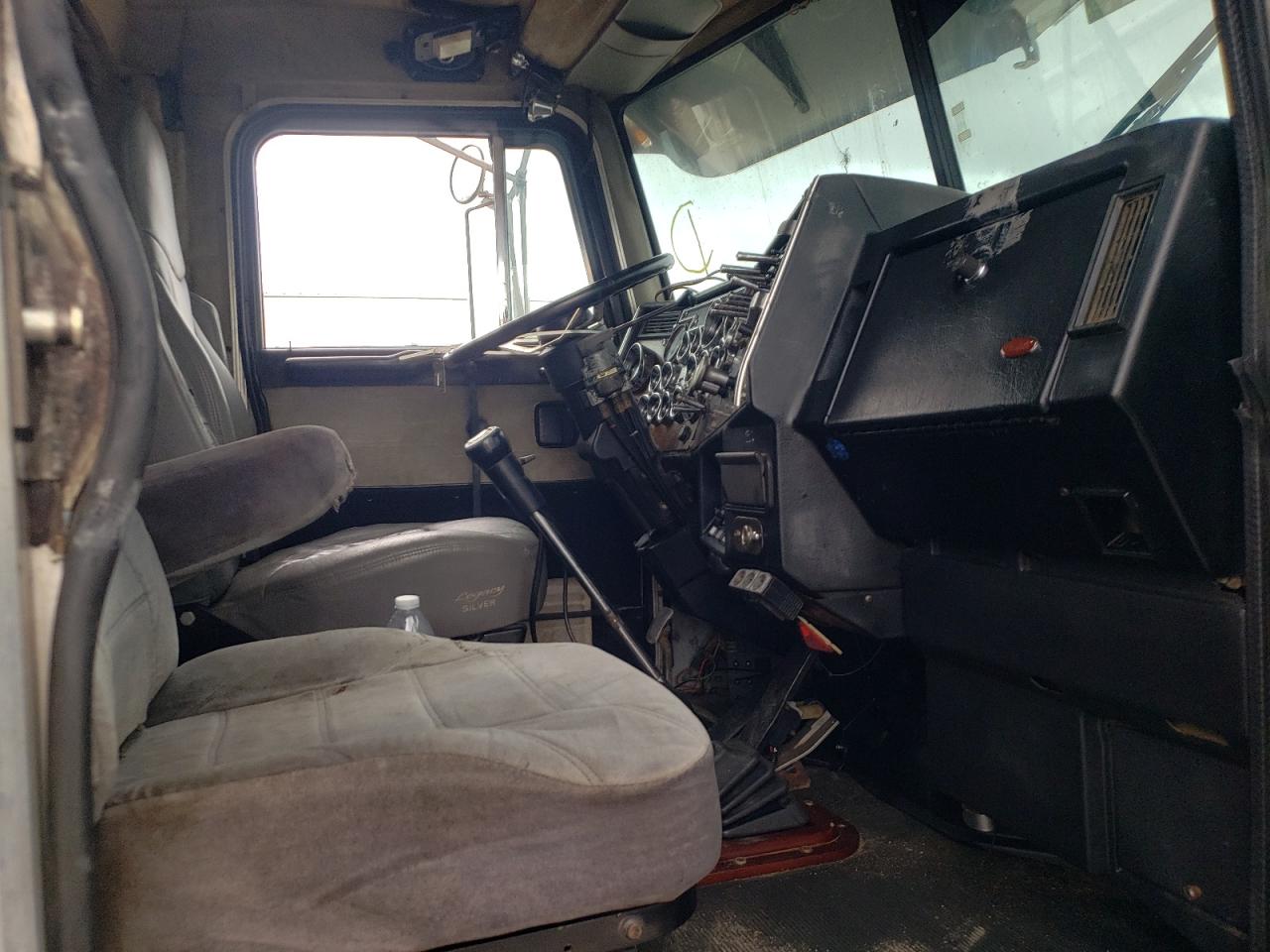 Photo 5 from auction – 1996 PETERBILT 379 with VIN 1XP5DB8X1TD396748